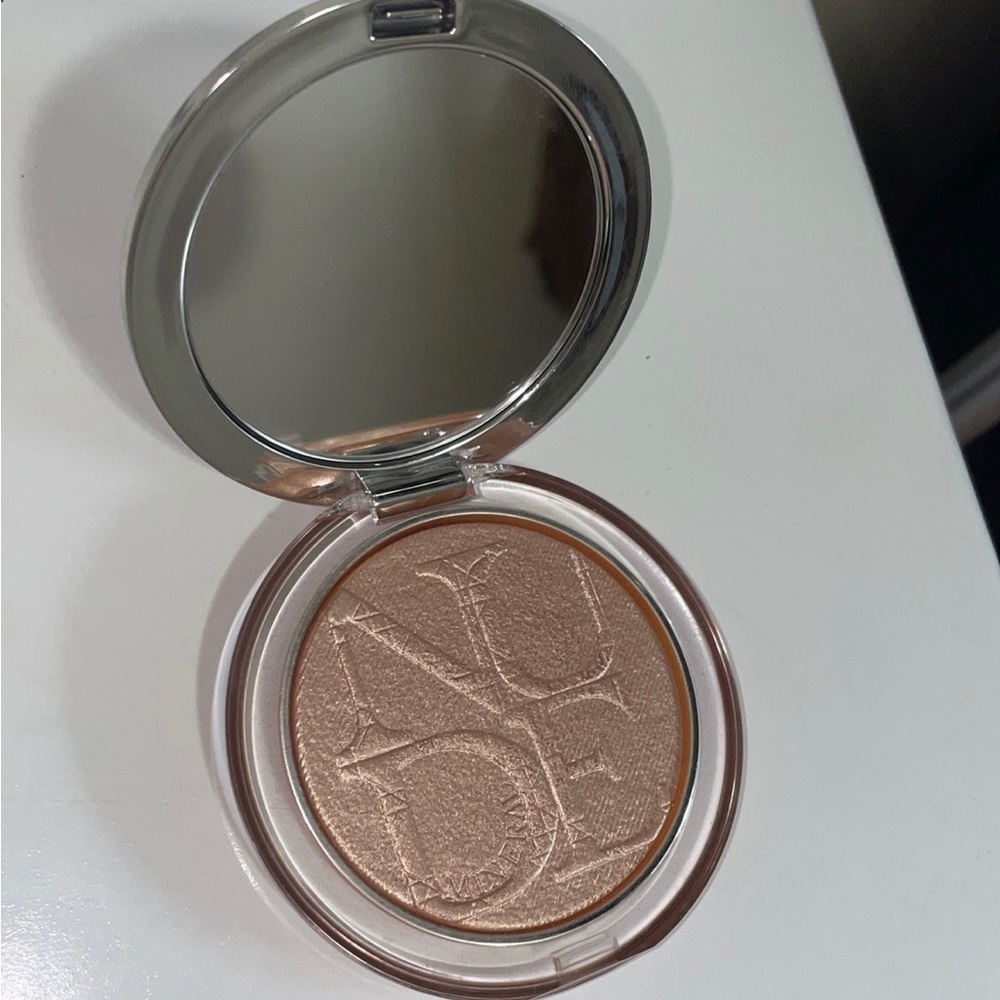 Diorskin nude luminizer shade 01